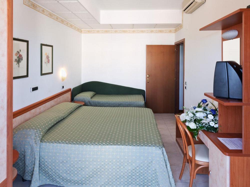 Hotel Joli Alba Adriatica Exterior photo